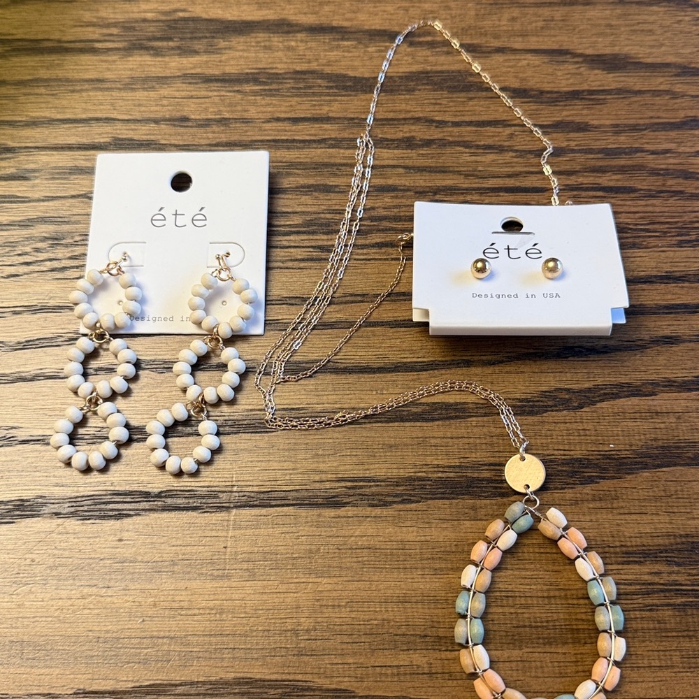 Été Beaded Necklace and Earring Set